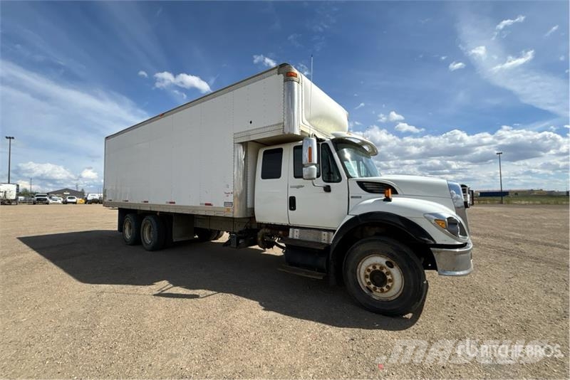 International WorkStar 7500 Extended Cab 6x4 Van Truck Box trucks