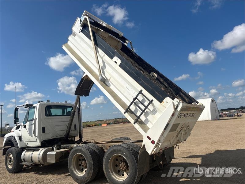 International WorkStar 7600 Camiones bañeras basculantes o volquetes