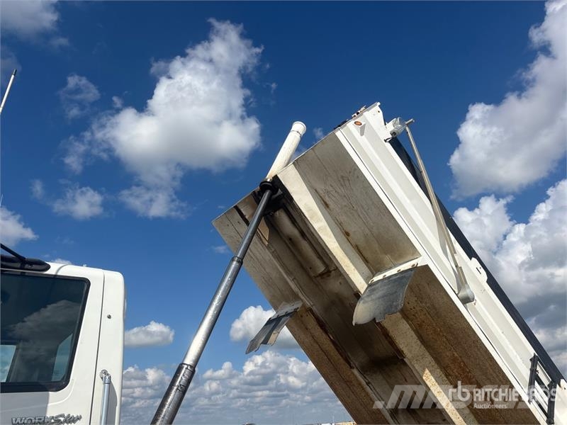 International WorkStar 7600 Camiones bañeras basculantes o volquetes