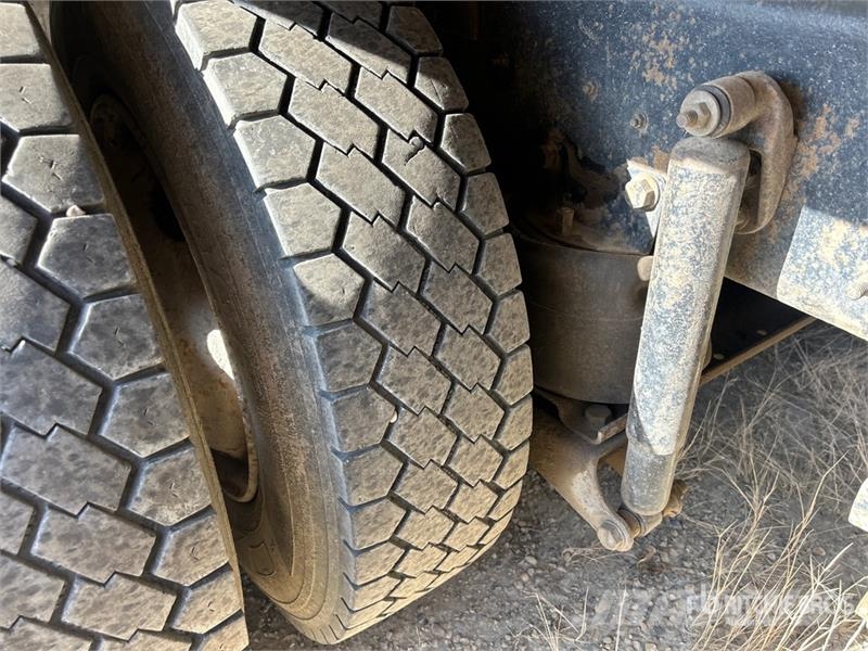 International WorkStar 7600 Tipper trucks