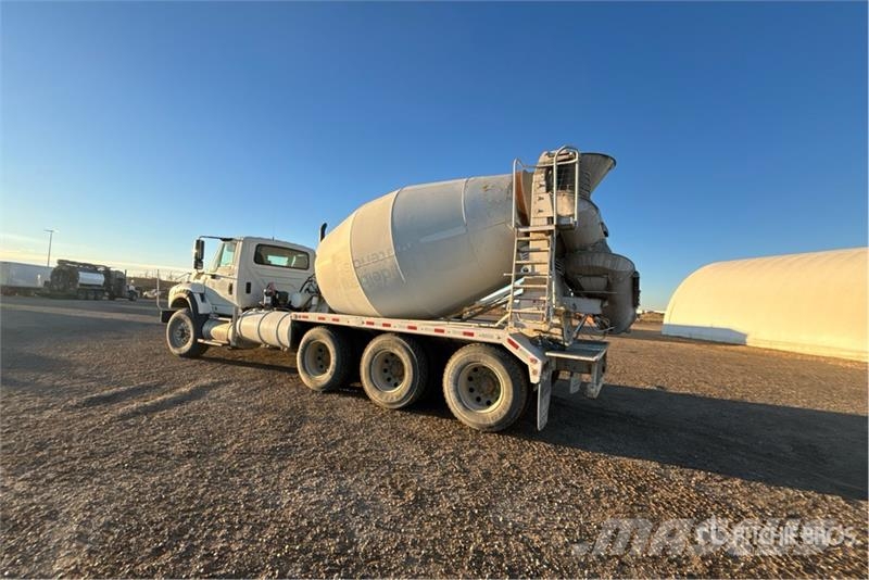 International WorkStar 7600 8x6 Mixer Truck Betooniveokid