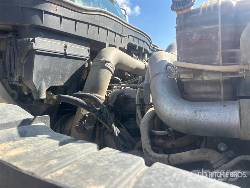 International WorkStar 7600 Camiones bañeras basculantes o volquetes