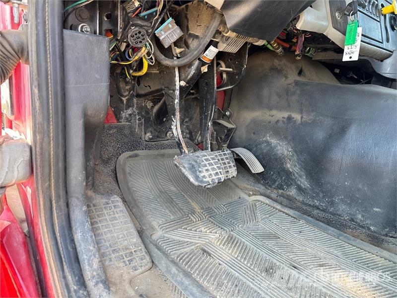 International WorkStar 7600 6x4 Cab and Chassis (Inoperable) Кабини