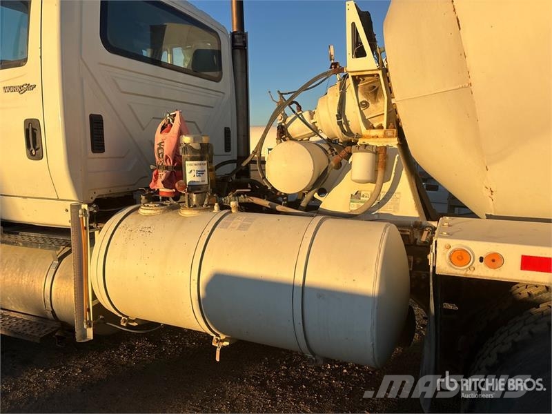 International WorkStar 7600 8x6 Mixer Truck Betooniveokid
