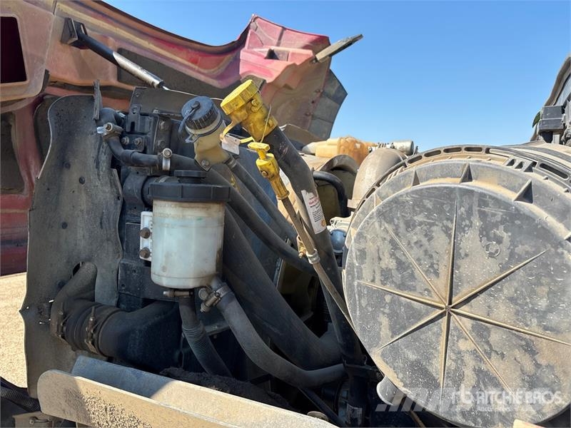 International WorkStar 7600 6x4 Cab and Chassis (Inoperable) Кабини