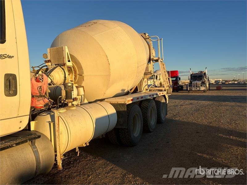 International WorkStar 7600 8x6 Mixer Truck Betooniveokid