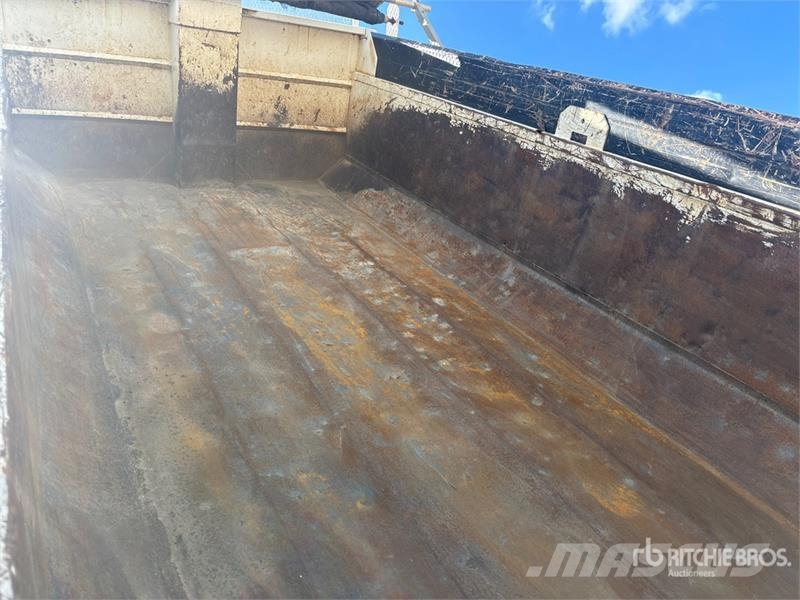 International WorkStar 7600 Camiones bañeras basculantes o volquetes