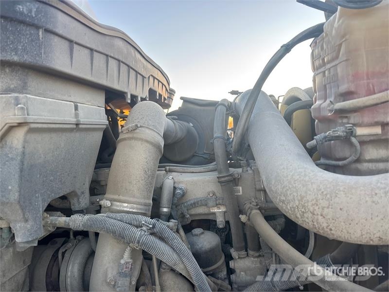International WorkStar 7600 8x6 Mixer Truck Betooniveokid