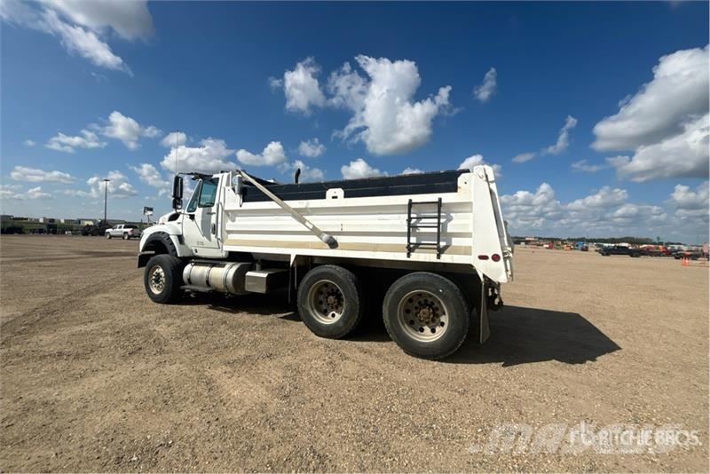 International WorkStar 7600 Camiones bañeras basculantes o volquetes