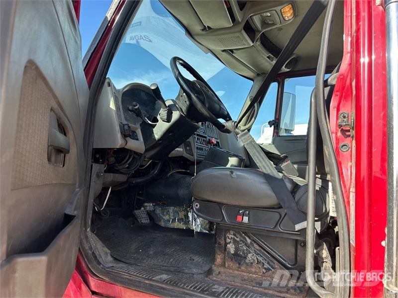 International WorkStar 7600 Tipper trucks