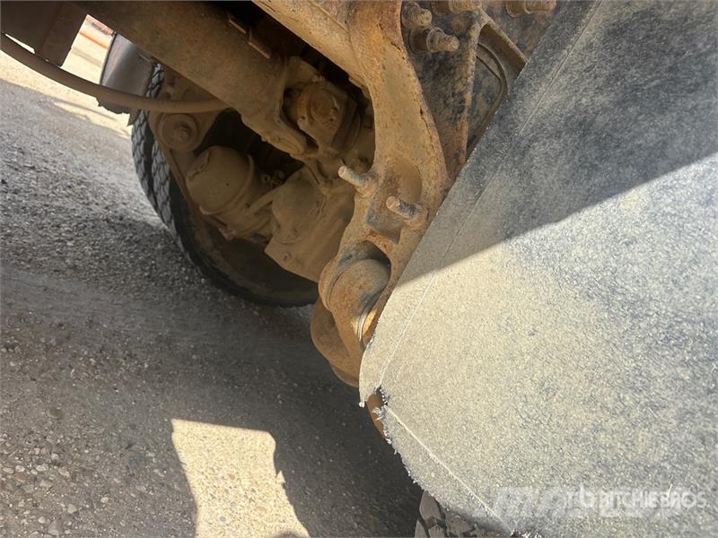 International WorkStar 7600 Camiones bañeras basculantes o volquetes