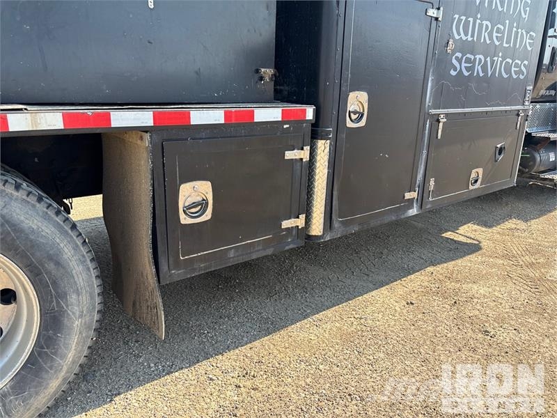 International Workstar 7400 6x4 Wireline Logging Truck Equipamiento para el procesado