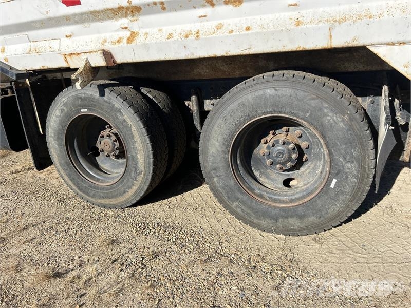 International WorkStar 7600 Tipper trucks