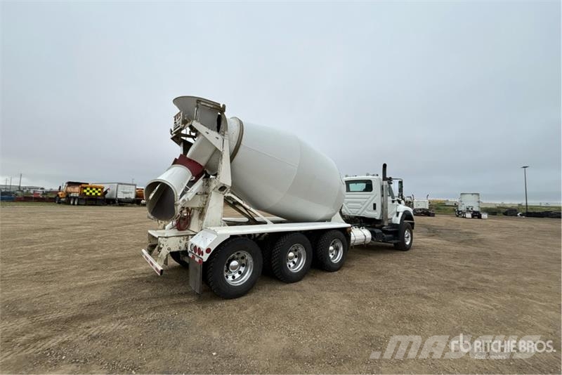 International WorkStar 7600 8x6 Mixer Truck Betonmischer