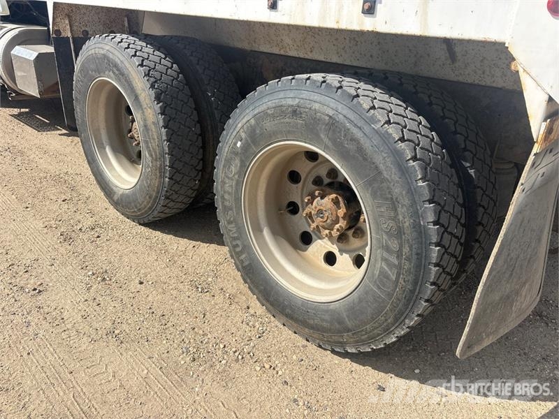 International WorkStar 7600 Camiones bañeras basculantes o volquetes