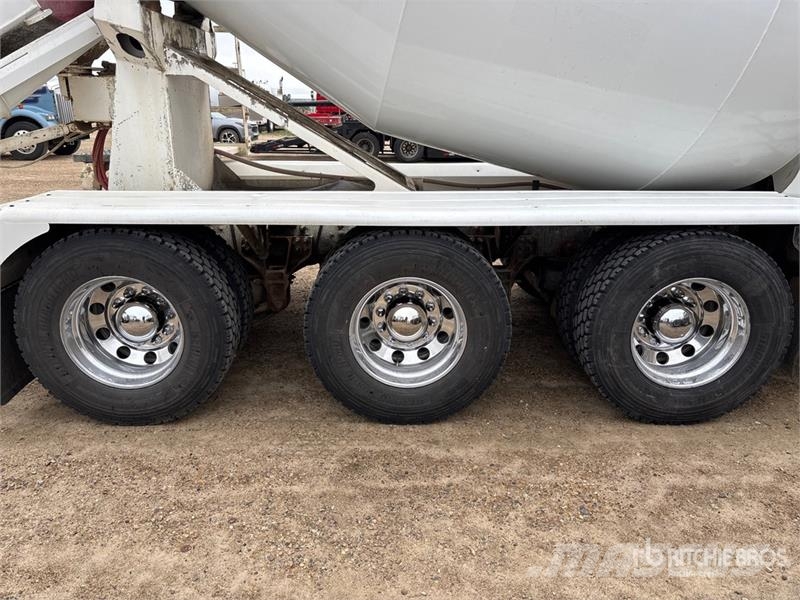 International WorkStar 7600 8x6 Mixer Truck Betonmischer