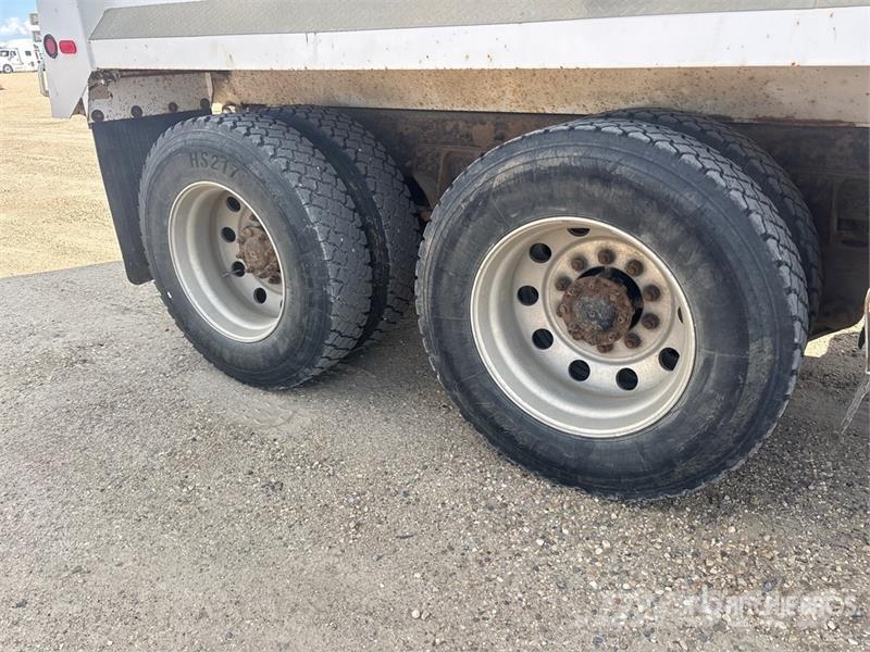 International WorkStar 7600 Camiones bañeras basculantes o volquetes