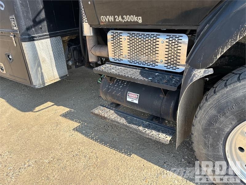 International Workstar 7400 6x4 Wireline Logging Truck Equipamiento para el procesado