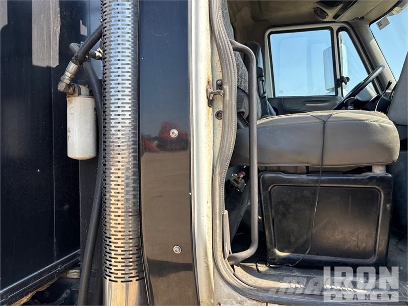 International Workstar 7400 6x4 Wireline Logging Truck Equipamiento para el procesado