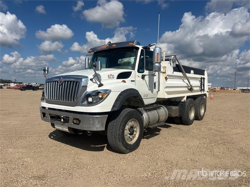 International WorkStar 7600 Camiones bañeras basculantes o volquetes