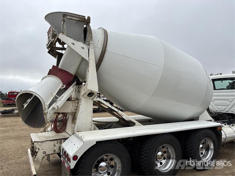 International WorkStar 7600 8x6 Mixer Truck Betonmischer