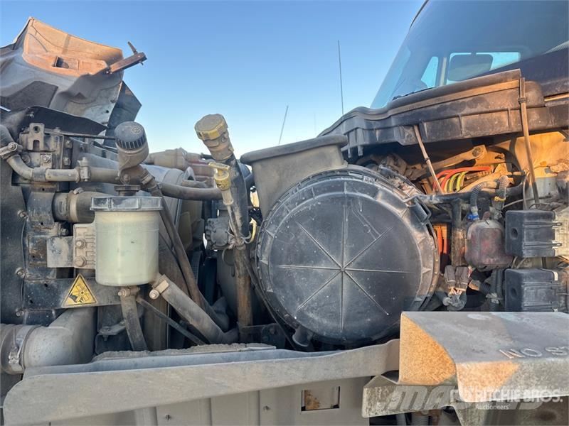 International WorkStar 7600 8x6 Mixer Truck Betooniveokid