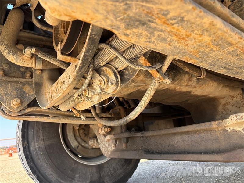 International WorkStar 7600 6x4 Cab and Chassis (Inoperable) Кабини