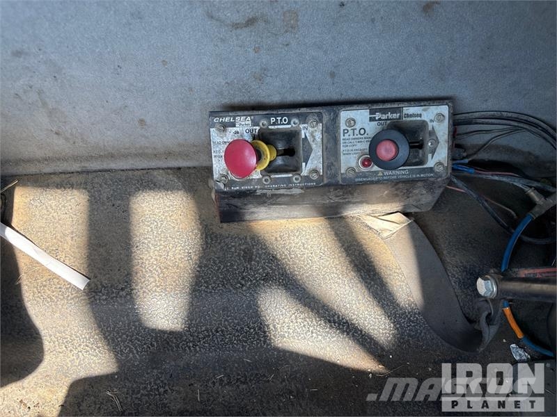 International Workstar 7400 6x4 Wireline Logging Truck Equipamiento para el procesado