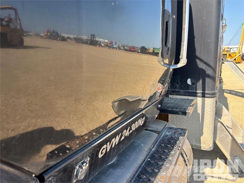 International Workstar 7400 6x4 Wireline Logging Truck Equipamiento para el procesado