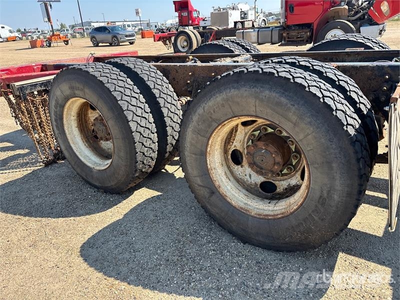 International WorkStar 7600 6x4 Cab and Chassis (Inoperable) Кабини