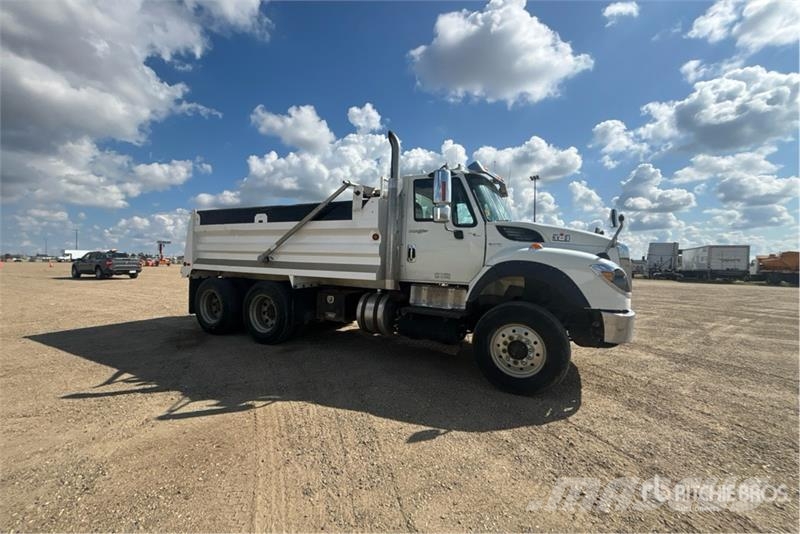 International WorkStar 7600 Camiones bañeras basculantes o volquetes