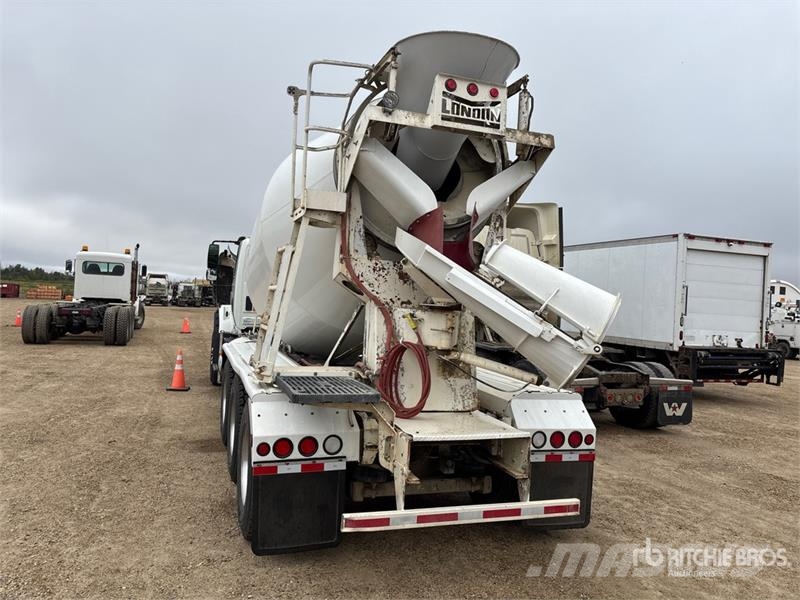 International WorkStar 7600 8x6 Mixer Truck Betonmischer