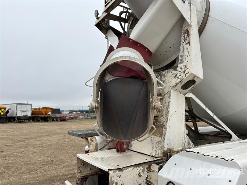 International WorkStar 7600 8x6 Mixer Truck Betonmischer