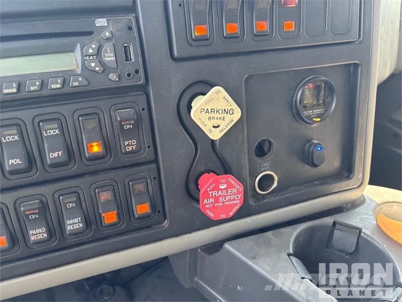 International Workstar 7400 6x4 Wireline Logging Truck Equipamiento para el procesado