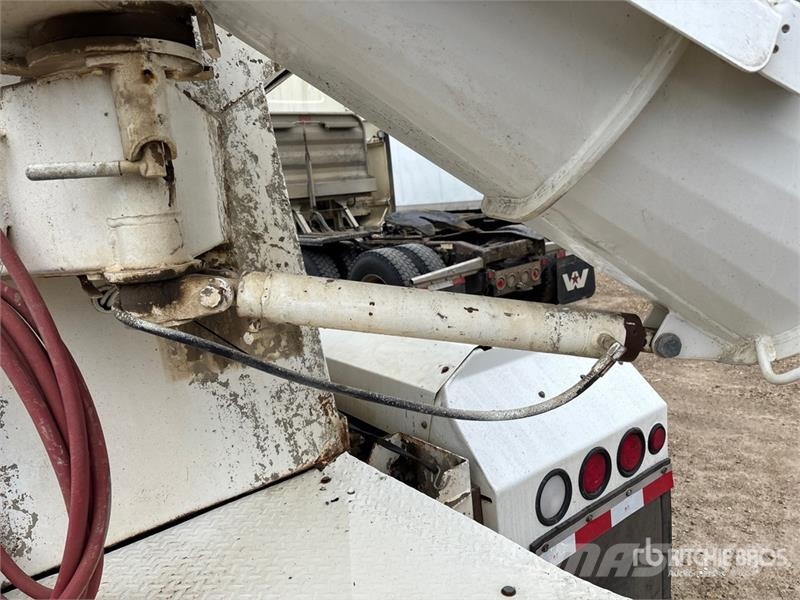 International WorkStar 7600 8x6 Mixer Truck Betonmischer