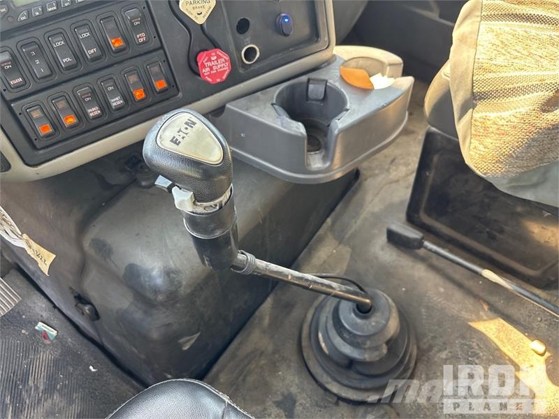 International Workstar 7400 6x4 Wireline Logging Truck Equipamiento para el procesado