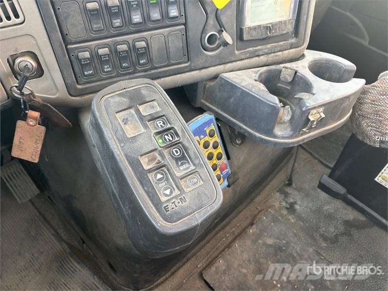 International WorkStar 7600 8x6 Mixer Truck Betooniveokid
