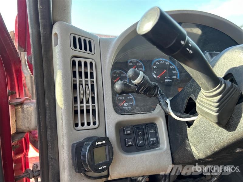 International WorkStar 7600 Tipper trucks