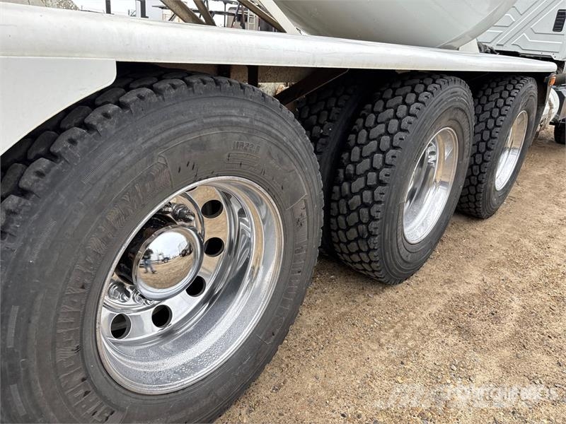 International WorkStar 7600 8x6 Mixer Truck Betonmischer