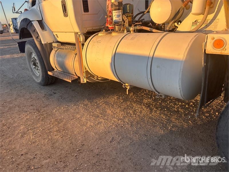 International WorkStar 7600 8x6 Mixer Truck Betooniveokid