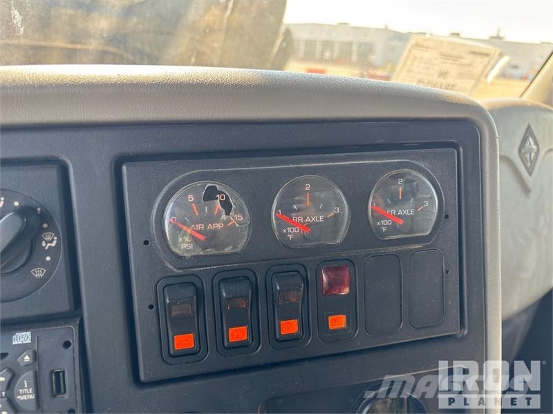 International Workstar 7400 6x4 Wireline Logging Truck Equipamiento para el procesado