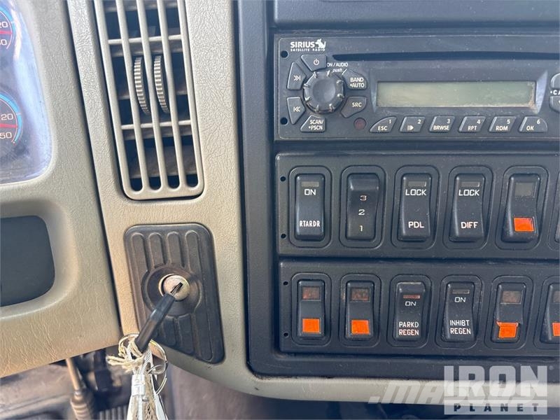 International Workstar 7400 6x4 Wireline Logging Truck Equipamiento para el procesado