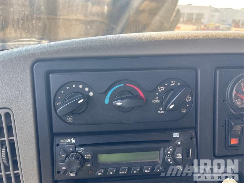 International Workstar 7400 6x4 Wireline Logging Truck Equipamiento para el procesado