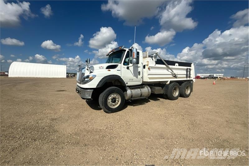 International WorkStar 7600 Camiones bañeras basculantes o volquetes