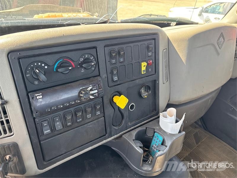 International WorkStar 7600 6x4 Cab and Chassis (Inoperable) Кабини