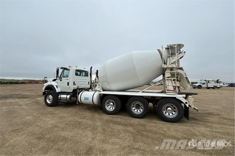 International WorkStar 7600 8x6 Mixer Truck Betonmischer