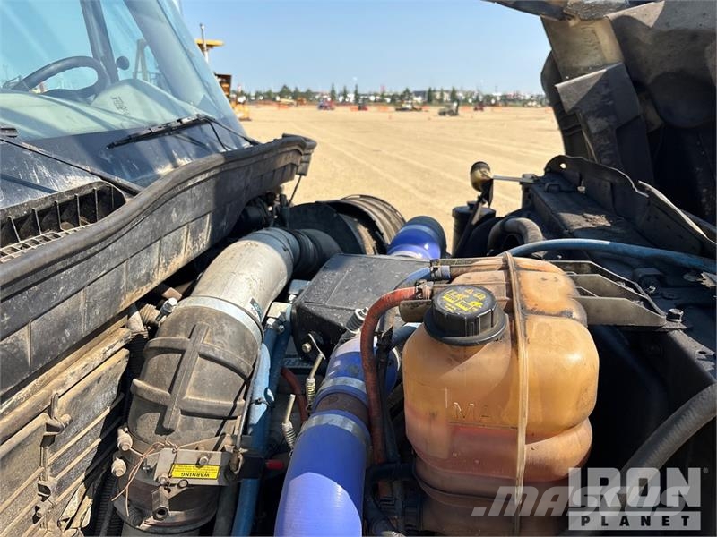 International Workstar 7400 6x4 Wireline Logging Truck Equipamiento para el procesado
