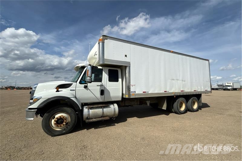 International WorkStar 7500 Extended Cab 6x4 Van Truck Box trucks