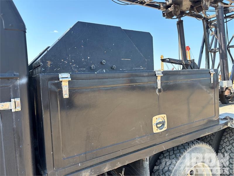 International Workstar 7400 6x4 Wireline Logging Truck Equipamiento para el procesado