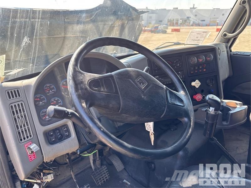 International Workstar 7400 6x4 Wireline Logging Truck Equipamiento para el procesado